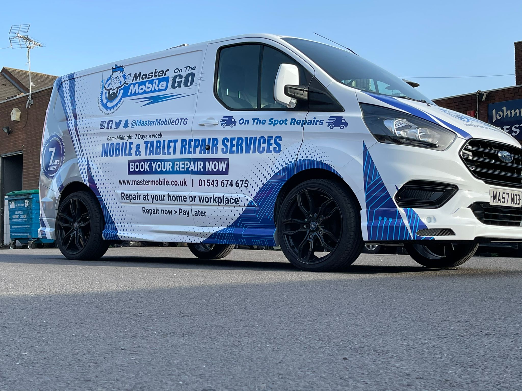 Master Mobile: Convenient Mobile Service Vehicles and Roadside Repairs for Your Mobile Devices