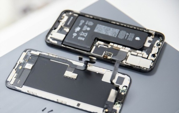 Mastering the Art of iPhone Screen and Battery Replacement